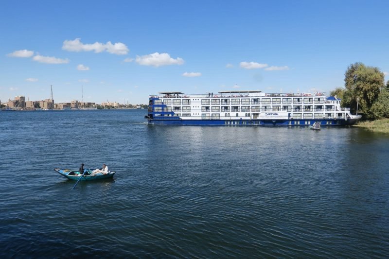 What Happens if a Nile Cruise Changes Ships Before Departure?
